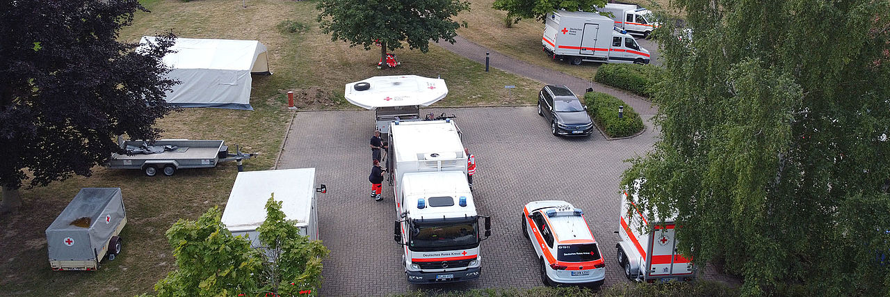 DRK-Verpflegungsgruppe aus der Luft fotografiert.